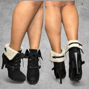 Rare Y2K Baby Phat ‘Bonnie’ Black and Cream Lace Up Boots w/ Faux Fur- 8.5/9